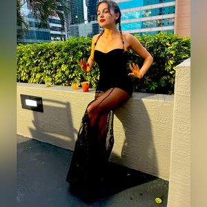 Beautiful black dress  good condition easy to wear for sunsets  and after party